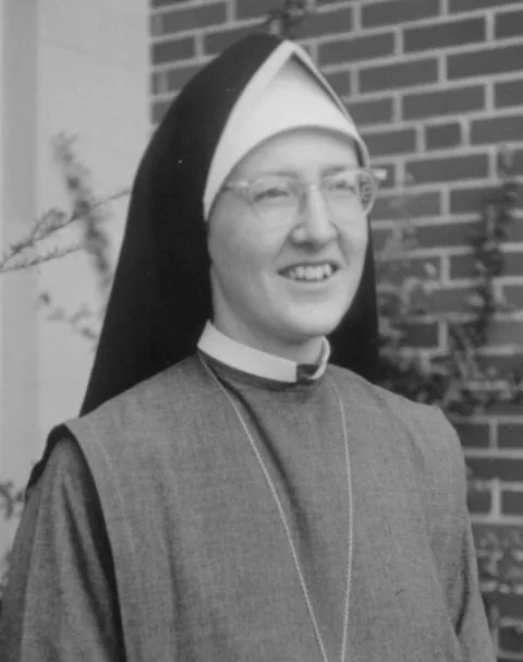 Ex-Nonne Lolly Harding